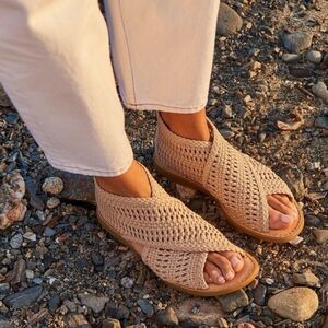 Born | Iwa Mac Woven Cross Knit Macrame Zip Sandals Cream Size 7